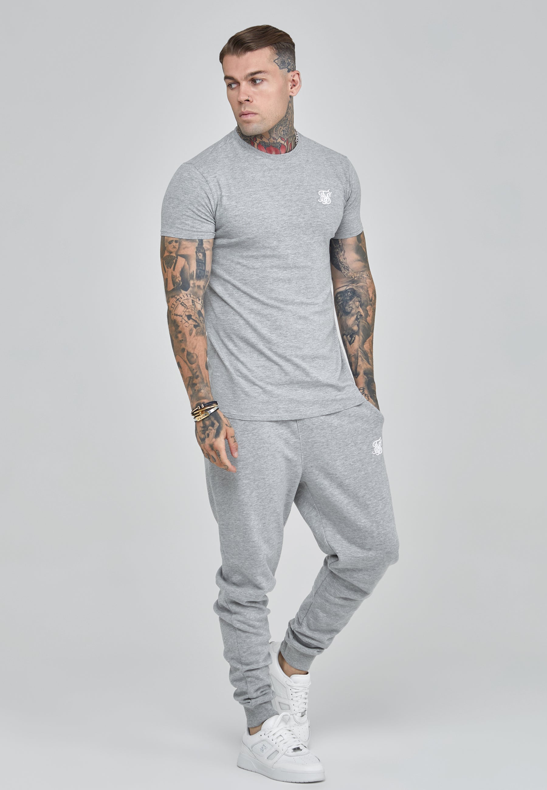 t-shirts / Essentials T-Shirt