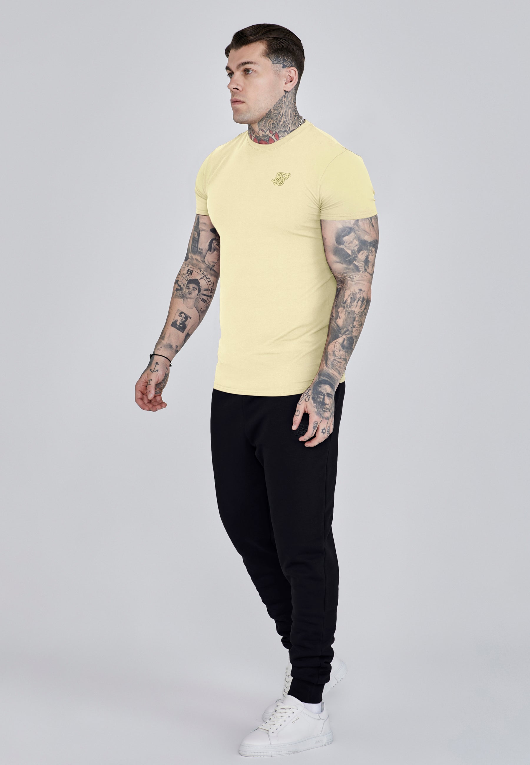 t-shirts / Essentials T-Shirt