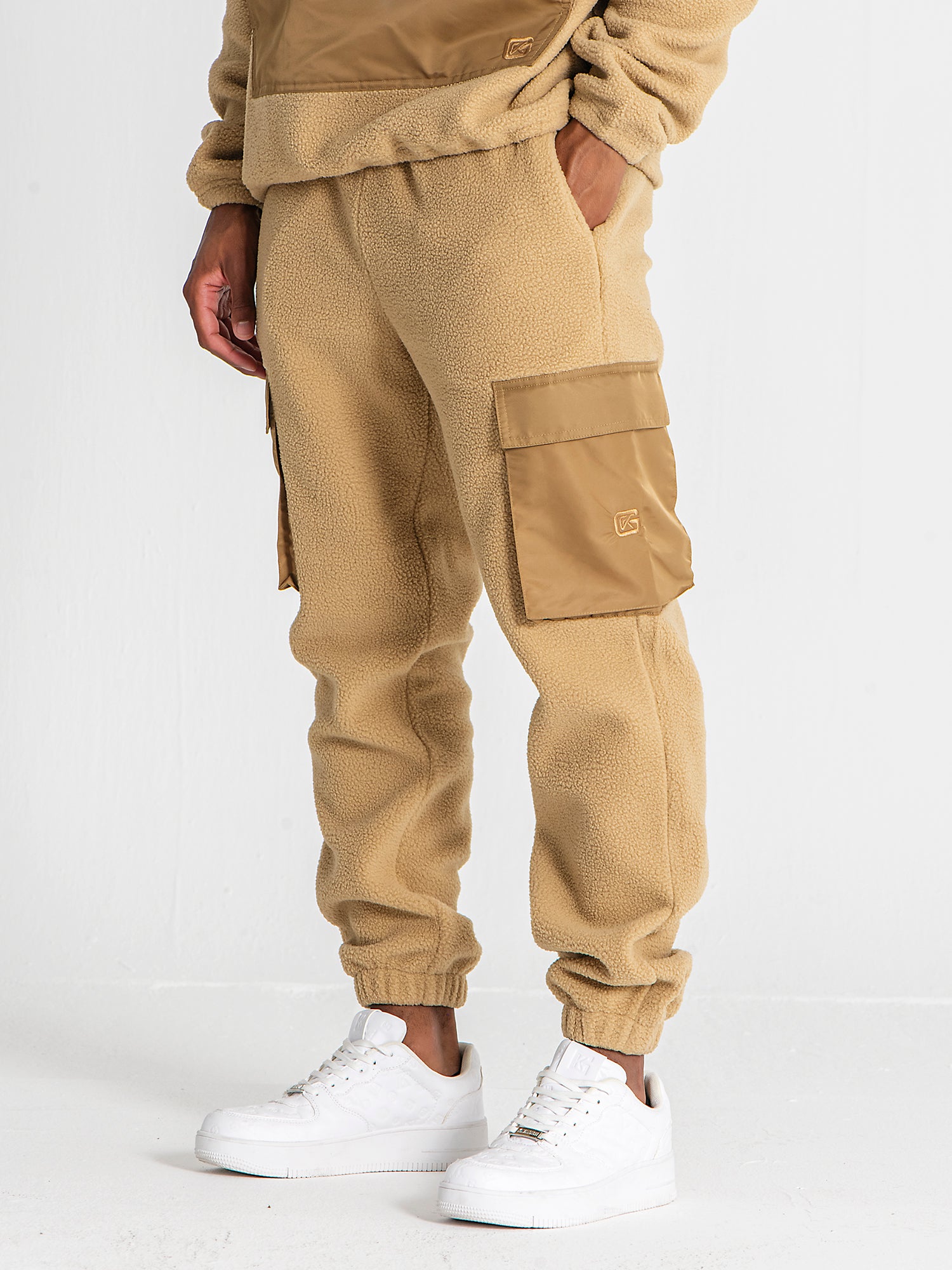 joggers / Camel Cargo Sherpa Joggers
