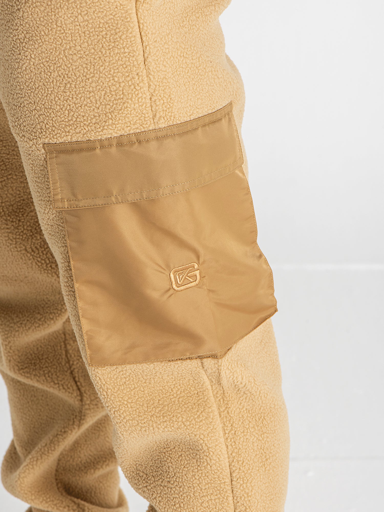 joggers / Camel Cargo Sherpa Joggers