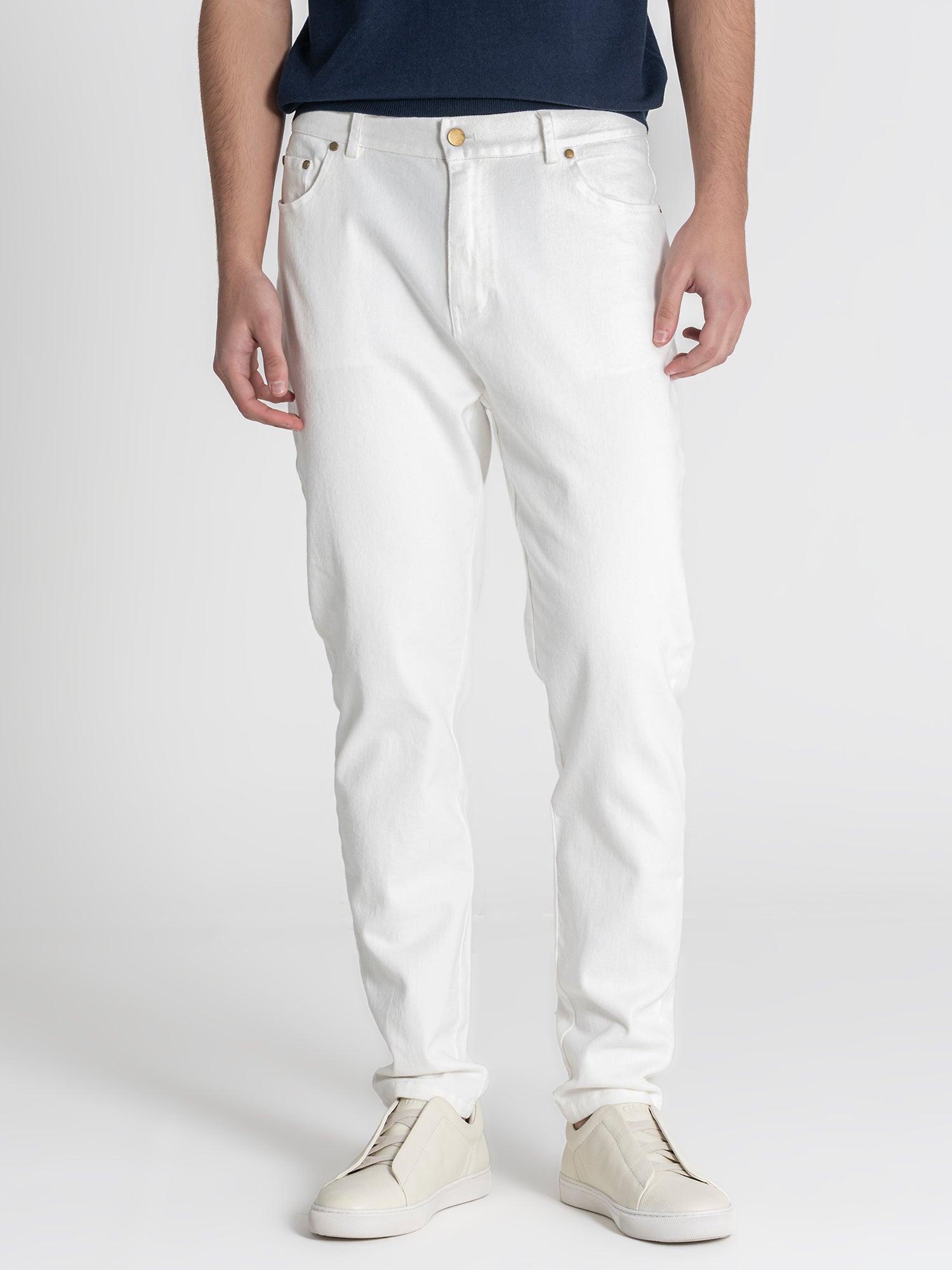 White Essential Jeans