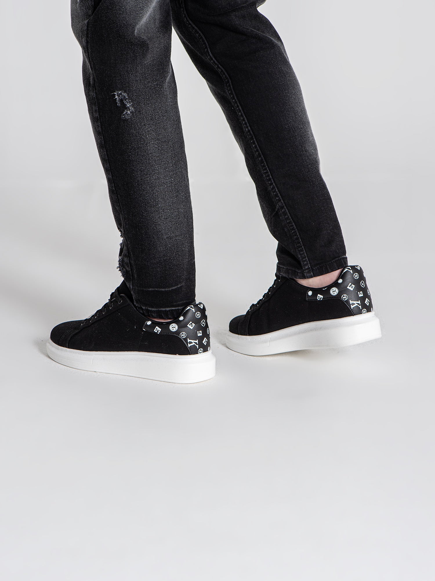 sneakers / Black Logomania Velvet Sneakers