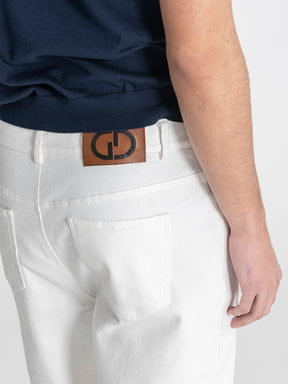 White Essential Jeans